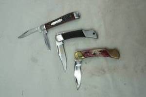 lot 221 image: 3ct pocket knife lot