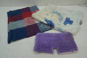 lot 255 image: 2 rugs and a purple microfiber duster