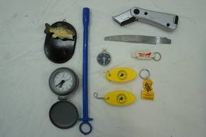 lot 6 image: Branch Pruner & Calf Pill Pusher Lot