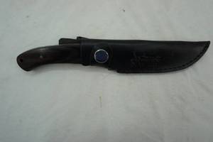 lot 13 image: 4 fixed blade in leather sheath with belt loop
