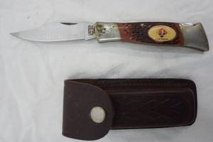 lot 20 image: 4 folding blade and leather sheath
