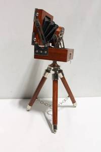 lot 44 image: Vintage Wooden Folding Camera on Tripod