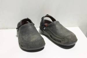 lot 38 image: Used Crocs Slip-On Clogs Size 11 with Heel Strap