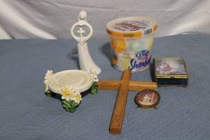 lot 126 image: Collection of Religious and Decorative Items