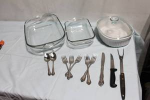 lot 150 image: Glass Bakeware Set with Utensils