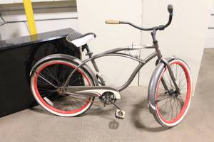 lot 164 image: Huffy Cranbrook Cruiser Bicycle with Red Wheels
