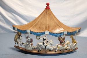 lot 210 image: Carousel Themed Resin Wall Decor