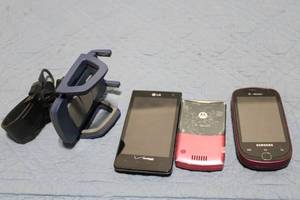 lot 246 image: Lot of 3 Used Mobile Phones and One Phone Holder