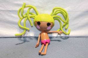 lot 422 image: 2010 MGA Entertainment Lalaloopsy Doll with Yellow Hair