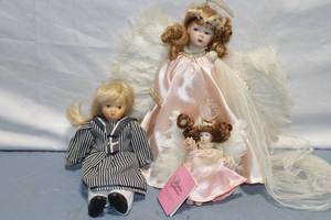 lot 427 image: Set of 3 Porcelain Dolls Including Angel and Child Figurines