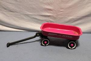 lot 438 image: Radio Flyer Pink Miniature Toy Wagon