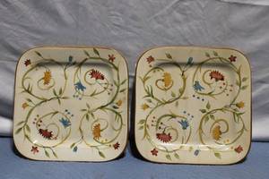 lot 440 image: Set of 2 Hand Painted Floral Square Ceramic Plates