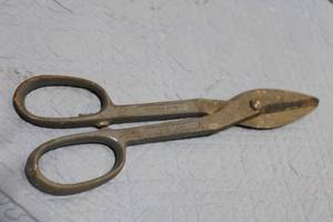 lot 453 image: Vintage WISS Inlaid USA Metal Shears