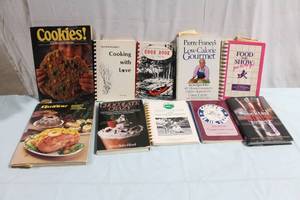 lot 465 image: Collection of 11 Assorted Vintage Cookbooks