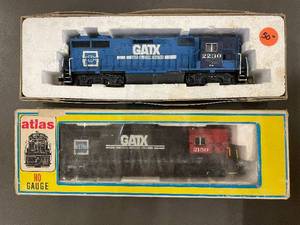 LL - Atlas HO Scale Model Trains Set - Two Locomotives, GP38 and GATX Unit