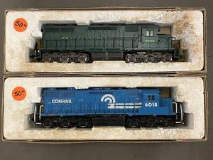 MM - Set of 2 Atlas HO Scale Model Trains - Conrail and Pennsylvania