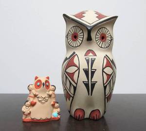 lot 9 image: 2 Signed Southwestern Pottery Owls Sculptures