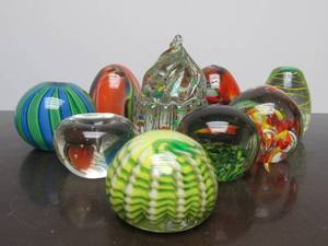 lot 15 image: Collection of Art Glass Paperweights #1