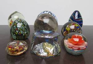 lot 16 image: Collection of Art Glass Paperweights #2