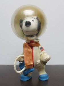 lot 21 image: Original Vintage 1969 Peanuts SNOOPY Astronaut Toy