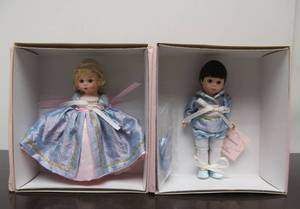 lot 32 image: 2 Brand New in Box MADAME ALEXANDER Dolls Romeo & Juliet 