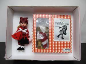 lot 39 image: Brand New in Box MADAME ALEXANDER No. 37205 Doll Playset Edith, The Lonely Doll Holiday Trunk