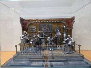 lot 114 image: Fantastic Large Signed MICHEL RICKER Pewter Sculpture Scene - New Orleans Jazz Band Collection