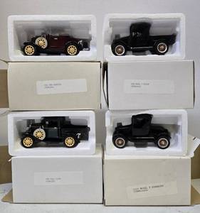 lot 123 image: Group of Diecast Classic Automobiles