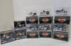 lot 124 image: Lot of HARLEY DAVIDSON Diecast Motorcycles