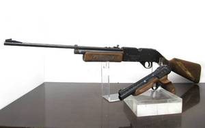 lot 66 image: Vintage DAISY Powerline Air Rifle & Air Pistol