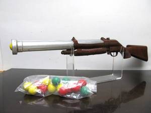 lot 67 image: Vintage Knickerbocker Toy Gun wAmmo