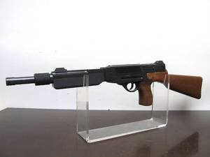 lot 69 image: Vintage Edison Giocatolli Toy Gun