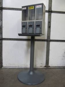 lot 78 image: Fully Functional 3-Section Candy 25 Cent Vending Machine wKey #2