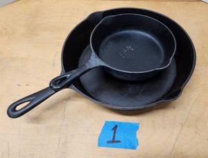 lot 161 image: Pair of Cast Iron Skillets #1 - Old Diamond Logo #10 & # 9 or 6