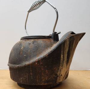 lot 157 image: Antique Cast Iron Tea Kettle