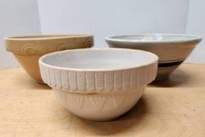 lot 158 image: 3 Old Vintage Stoneware Mixing Bowls