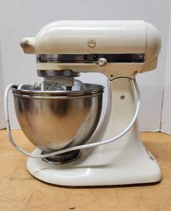 lot 160 image: Working Older KITCHENAID Ultra Power Mixer