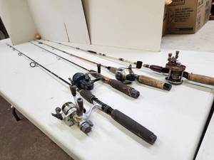 lot 176 image: Lot of 4 Good Ready to Use Fishing Rods wReels