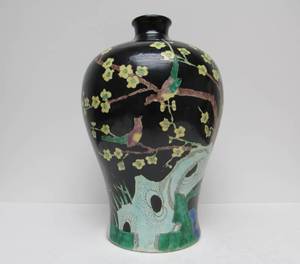 lot 126 image: Nice looking Vintage Oriental Hand Painted Porcelain Vase