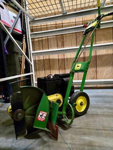 lot 5 image: Very Nice Working JOHN DEERE Walk-Behind Edger Type W2172