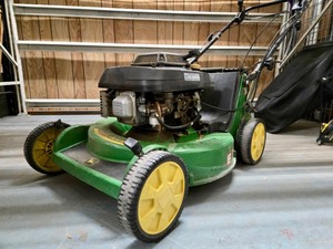 lot 6 image: Excellent Working JOHN DEERE Model JE75 Lawn Mower