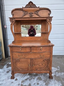 lot 1 image: Beautiful Ornate Antique Oak Sideboard wMirror