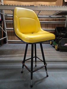 lot 187 image: Vintage John Deere Riding Mower Seat Shop StoolChair