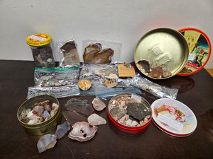 lot 182 image: Large Estate Lot of Assorted Agates Stones Minerals etc