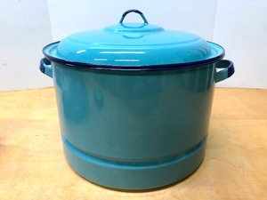 lot 304 image: New Unused Large Turquoise Enamelware Pot wLid & Insert