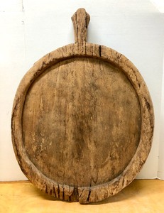 lot 317 image: Very Nice Large Antique Round Baking Board