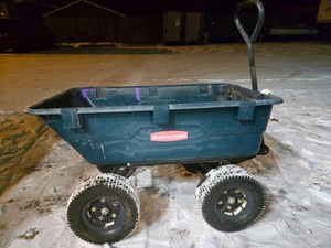 lot 339 image: Nice Condition Heavy Duty RUBBERMAID Rolling Utility Cart