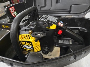 lot 341 image: Nice Working McCulloch MAC 3200 Chainsaw w Case