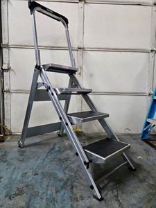 lot 343 image: Quality Like-New LITTLE JUMBO Stepladder System wWheels