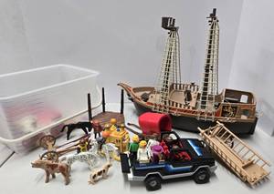 lot 362 image: Large Group of PLAYMOBIL Figures & Toys